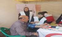 خدمت رسانی پرسنل شبکه بهداشت رباط کریم به عزاداران حسینی در مراسم جاماندگان اربعین