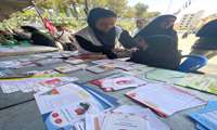 برپایی میز خدمت جوانی جمعیت، سلامت خانواده و اندازه‌گیری فشار خون در مصلی نماز جمعه شهرستان رباط‌کریم