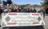 اجتماع عزاداران حسینی در دانشگاه علوم پزشکی ایران؛ کارکنان شبکه بهداشت ودرمان رباط‌کریم در صف سوگواران