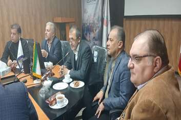 نشست صمیمانه معاون بهداشتی دانشگاه علوم پزشکی ایران با کارکنان ستاد شبکه بهداشت  ودرمان رباط کریم